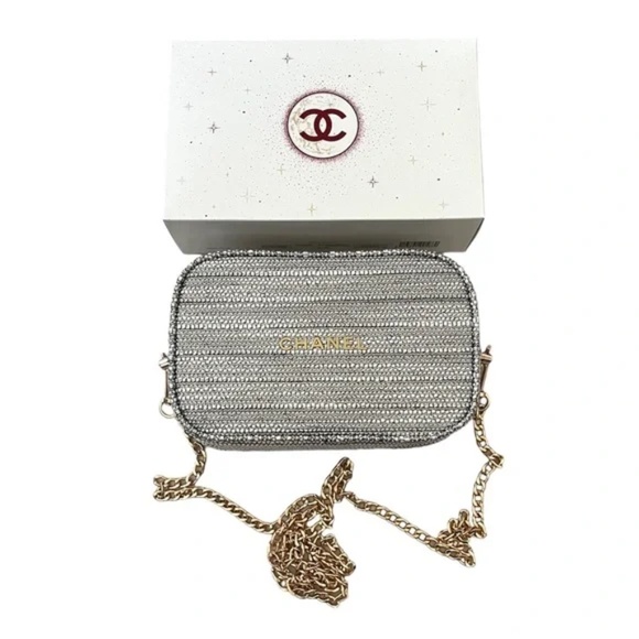 Chanel 2022 Limited Edition tweed crossbody bag, with Stay Polished Holiday Set - Picture 9 of 10